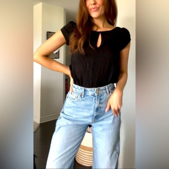 Short sleeves black top​ - Picture 5 of 7